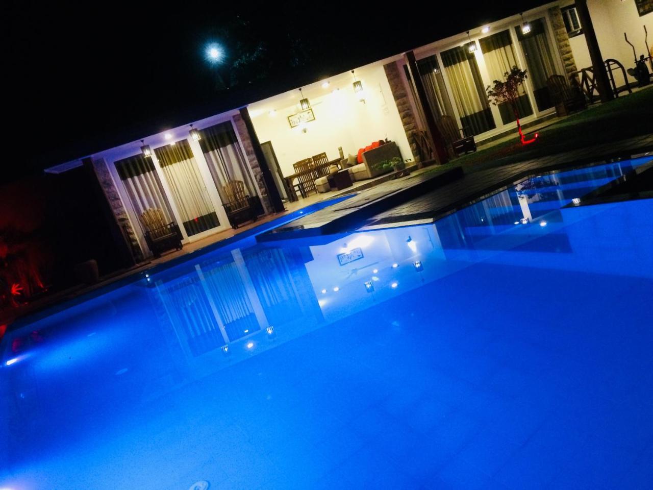 Villa แคนดี้ ภายนอก รูปภาพ